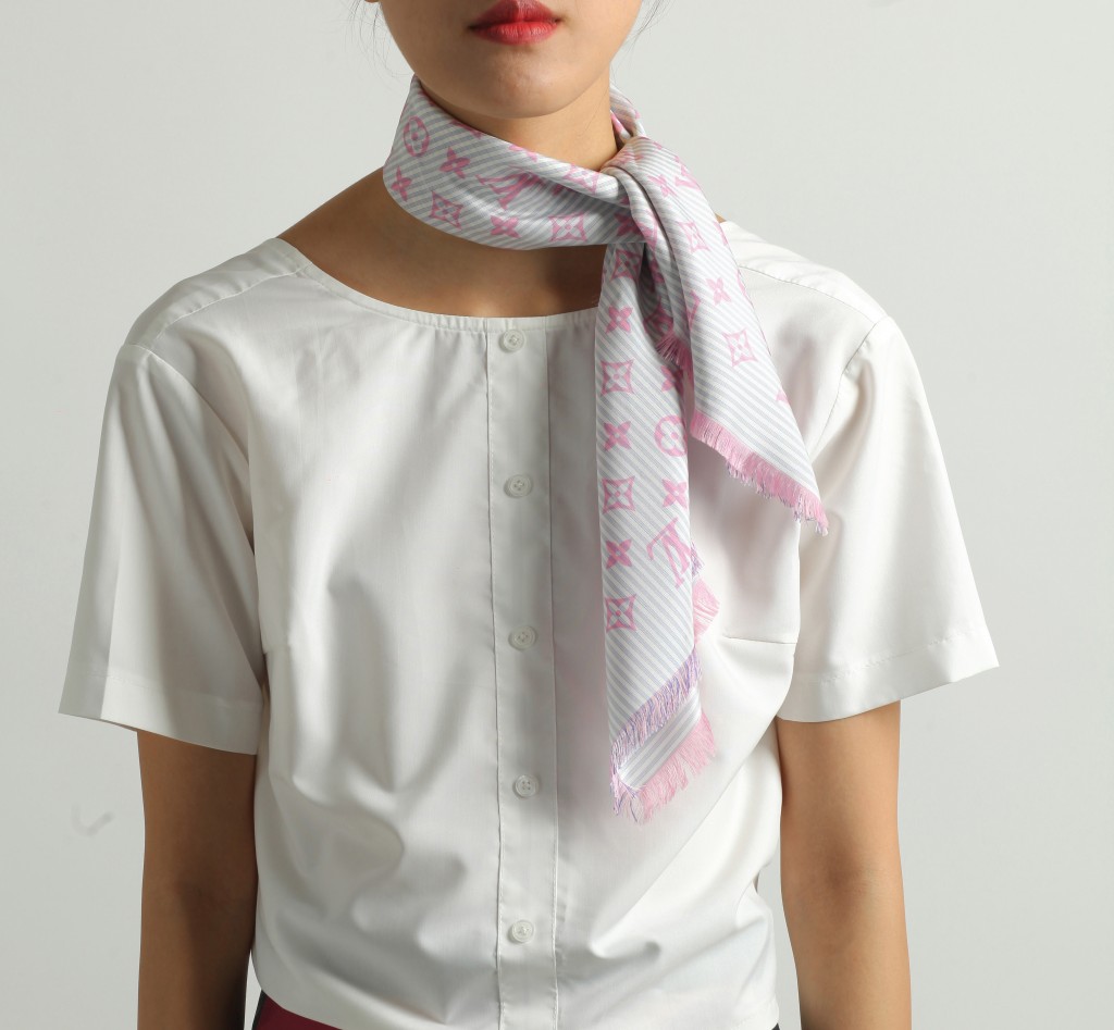 Áo blouse buộc dây cổ: Lựa chọn hoàn hảo thay thế áo sơ mi khi nhàm chán