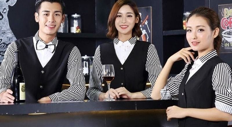 áo gile đồng phục nhà hàng Cá tính và năng động với gile đen của các cô nàng anh chàng bartender