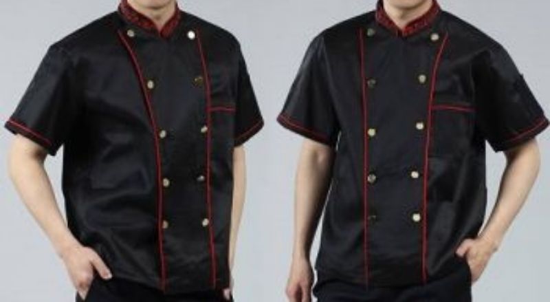 Áo bếp nào đen trông người đầu bếp trở nên huyền bí kết hợp cổ áo và các đường viền màu đỏ đậm