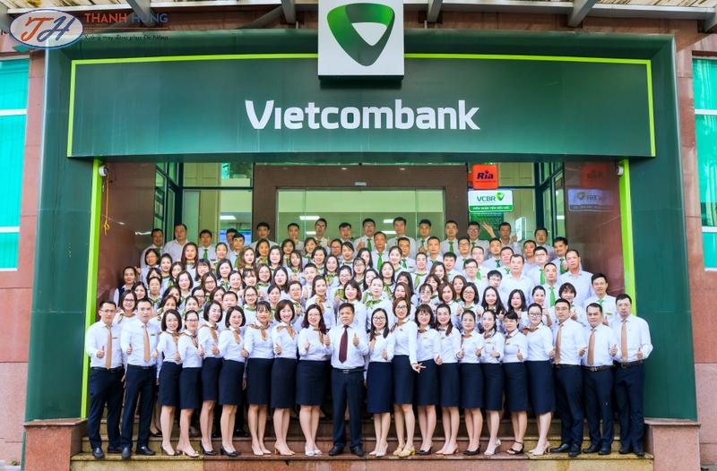 Áo sơ mi Vietcombank có kiểu dáng đơn giản, gọn, nhẹ dễ mang nhất