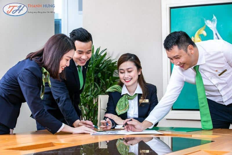 Đồng phục Vietcombank được thiết kế với nhiều kiểu dáng khác nhau