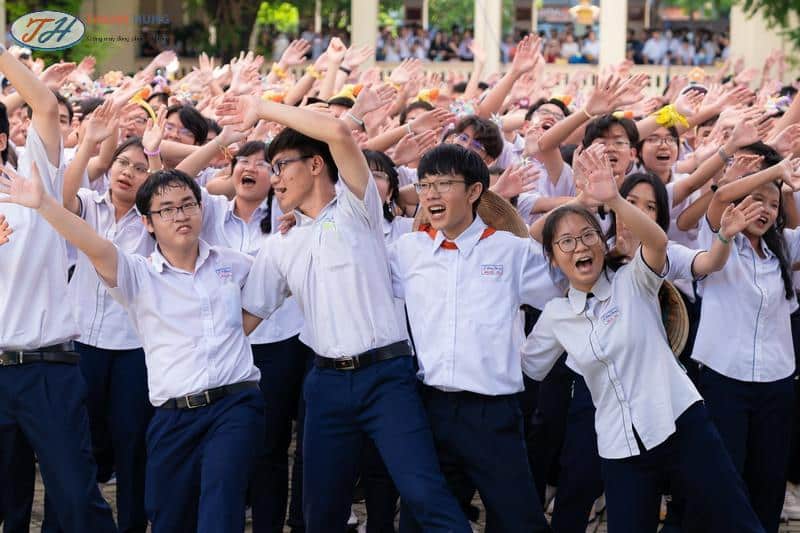 Đồng phục Lê Hồng Phong được may từ các chất liệu vải cao cấp. 