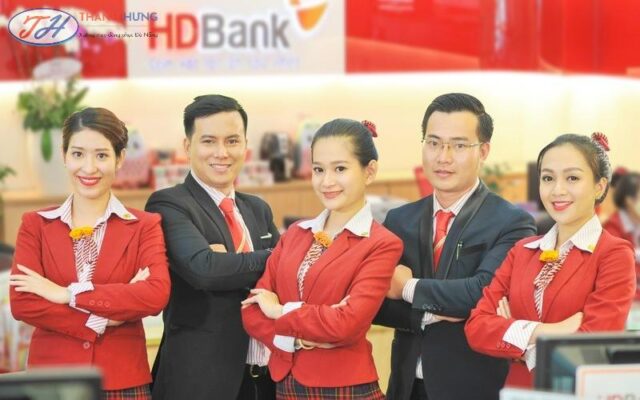 Áo vest là trang phục không thể thiếu cho nhân viên văn phòng HDBank