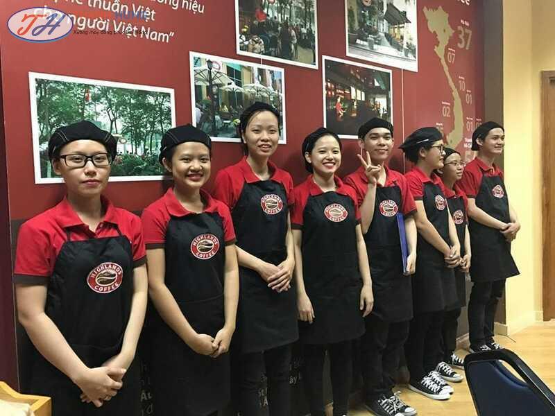 Áo polo thường được sử dụng bởi các nhân viên phục vụ hoặc quản lý ca