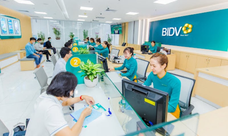 áo dài BIDV là lựa chọn trang phục dành riêng cho các sự kiện đặc biệt như lễ kỷ niệm