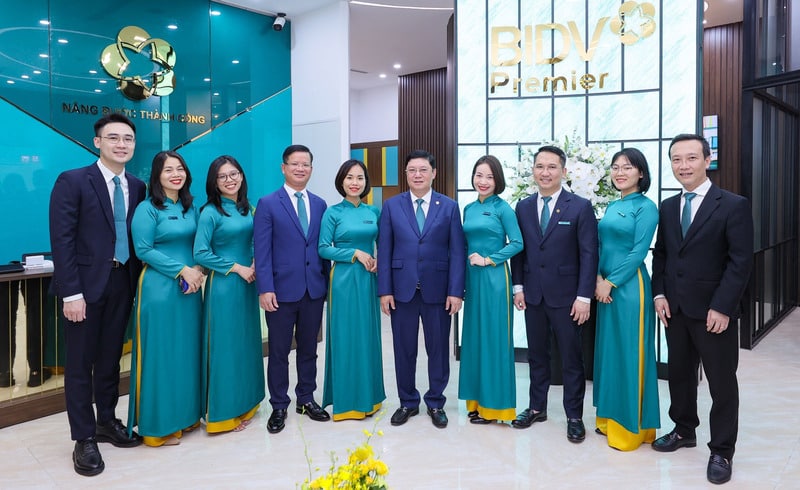 : Đồng phục BIDV được thiết kế đồng bộ về màu sắc, kiểu dáng và chất liệu