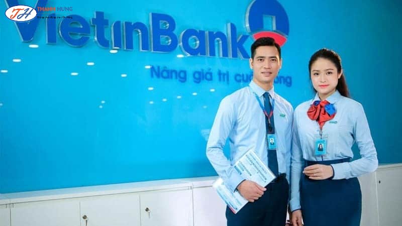 Áo sơ mi đồng phục VietinBank được thiết kế chỉnh chu với màu xanh.