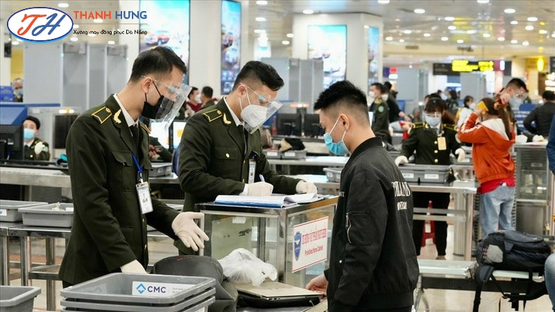 Đồng phục mùa đông được thiết kế dài dặn giữ ấm tốt