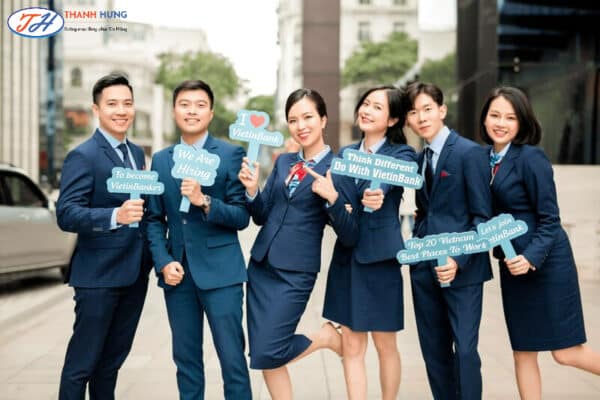 Đồng phục ngân hàng VietinBank được thiết kế chỉn chu