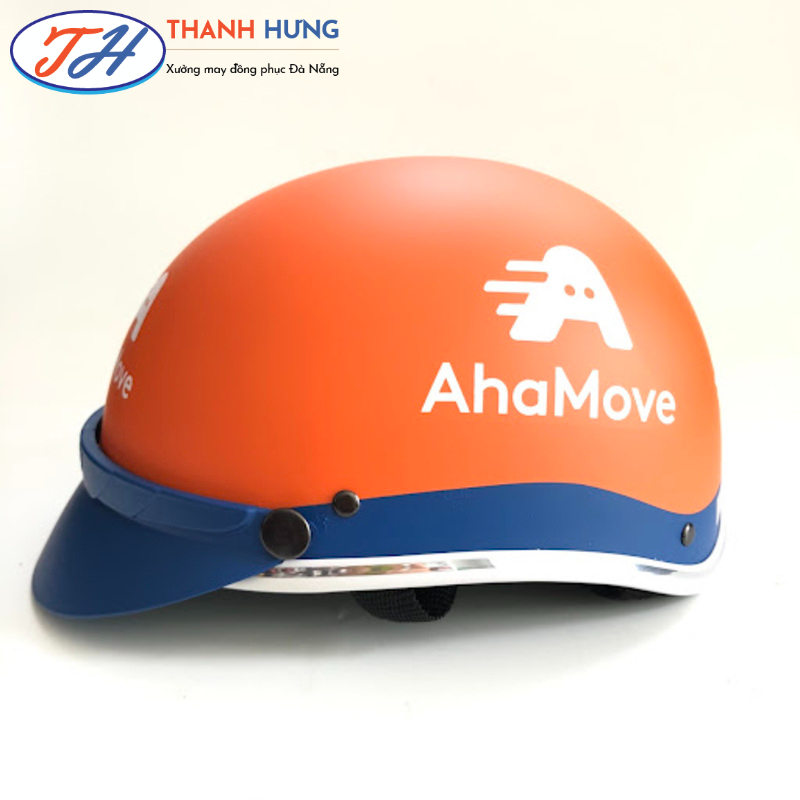 Nón bảo hiểm trong bộ đồng phục Ahamove có màu cam đặc trưng,