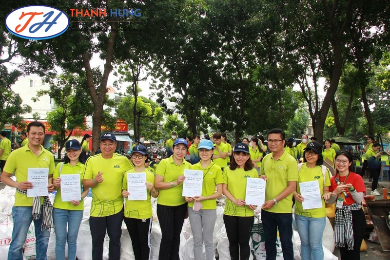 Mẫu áo phông nõn chuối khi tham gia hoạt động từ thiện