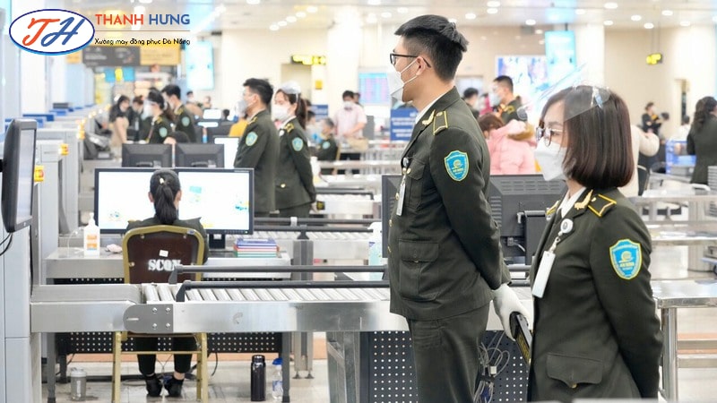 Đồng phục an ninh tại sân bay được thiết kế cả nam và nữ đều là tay dài