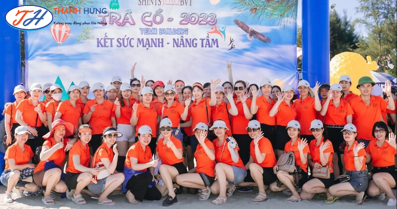 Áo team màu cam làm nổi bật thương hiệu