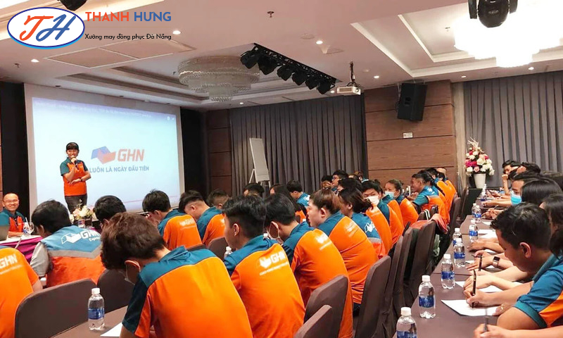 Logo được in sắc nét, giúp khách hàng dễ nhìn thấy thương hiệu