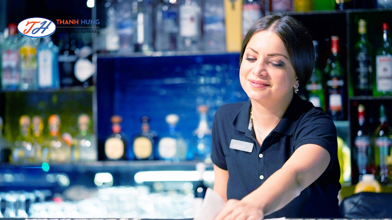 Đồng phục bartender theo gam màu yêu thích của quán