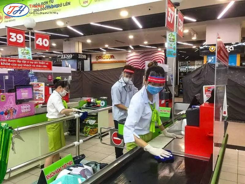 Big C ngày xưa toàn bộ nhân viên đều phải manh áo đồng phục có gam màu xanh có gắn logo thương hiệu