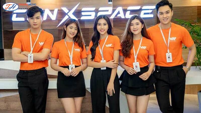 Mẫu áo thun màu cam cho nhân viên bán hàng