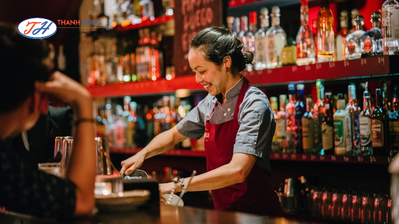 Bộ đồng phục bartender phong cách industrial & rustic (công nghiệp & mộc mạc)