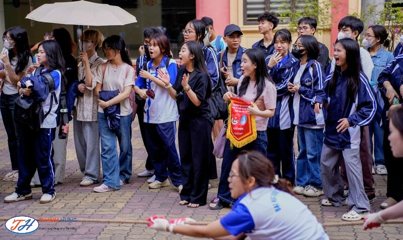 Mẫu áo khoác mùa đông của USSH được thiết kế với kiểu dáng khoác gió truyền thống,