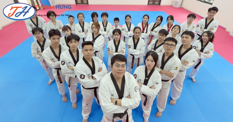 Những bộ Dobok tập luyện thường ưu tiên sự thoải mái, bền bỉ và dễ chị