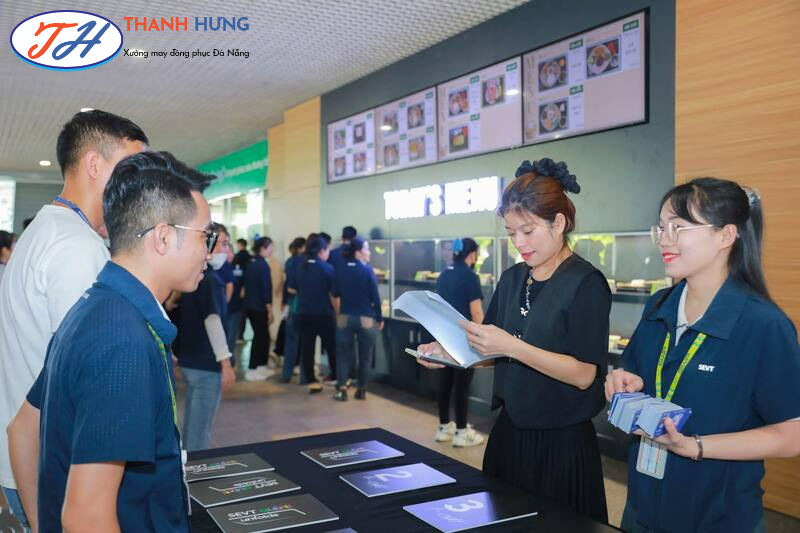 Công ty Samsung phân chia đồng phục theo nhóm công việc: