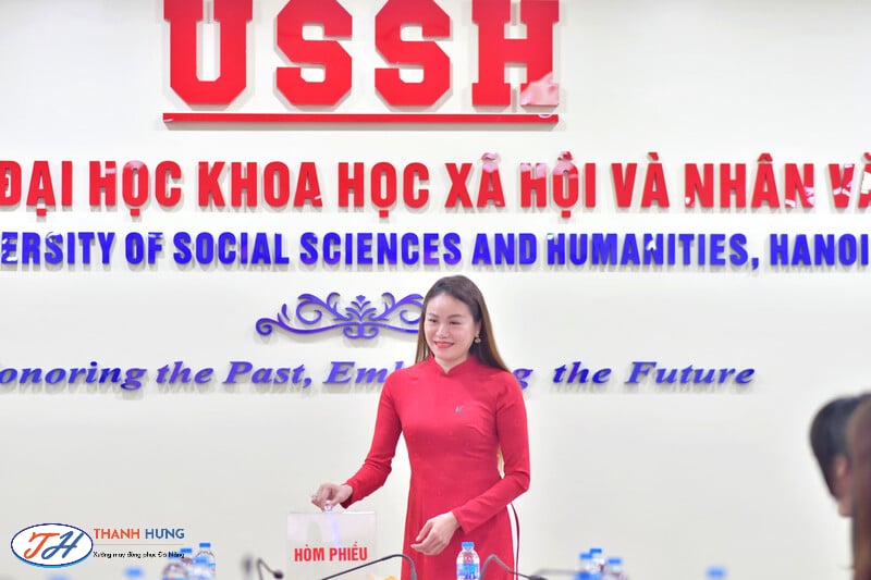 Áo dài của giảng viên USSH