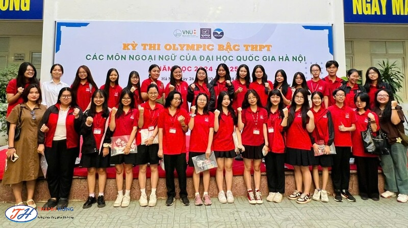 Mẫu áo đồng phục chính của USSH