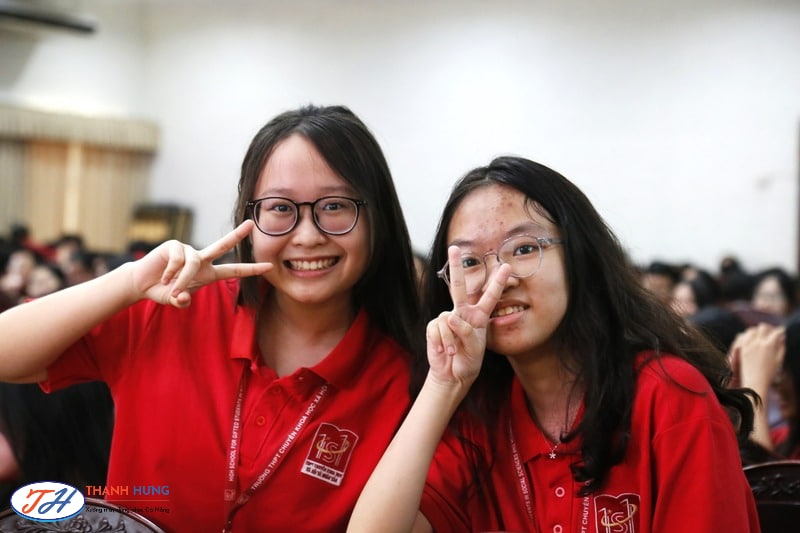 Cận cảnh áo polo đồng phục chính của trường USSH
