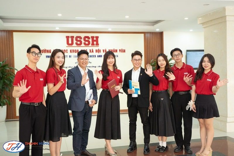 Đồng phục dạng vest của trường USSH