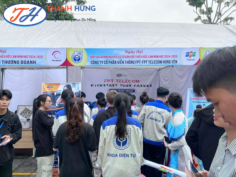 Mặt sau đồng phục khoa điện tử và kĩ thuật máy tính UNETI