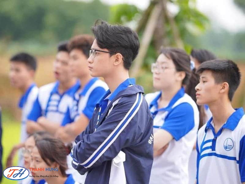 Mẫu áo khoác gió USSH có màu xanh đen