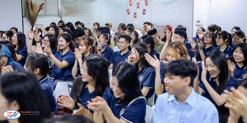 Mẫu áo đồng phục màu xanh navi của trường USSH
