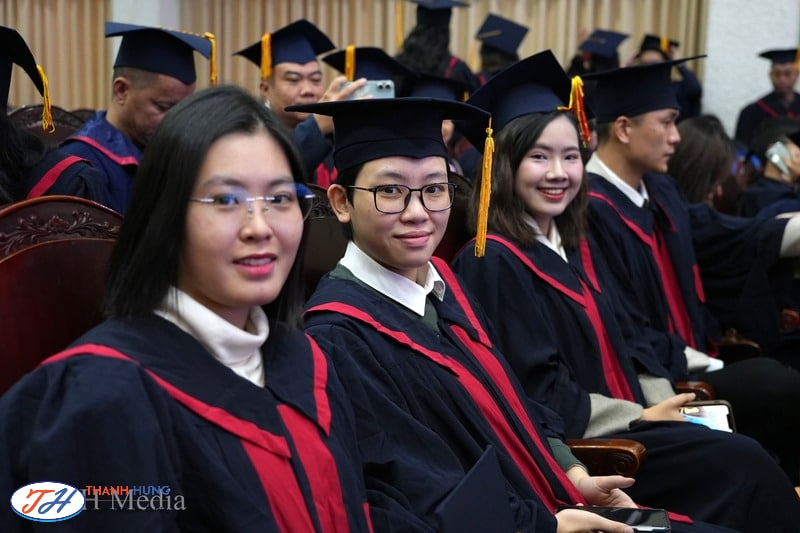 Đồng phục cử nhân trường USSH