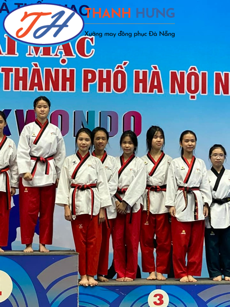 Trang phục thi đấu màu đỏ