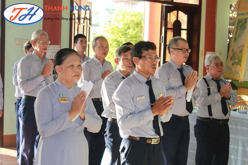 Đồng phục huynh trưởng cũng giống tương tự đồng phục đoàn niên chỉ khác giữa nam và nữ