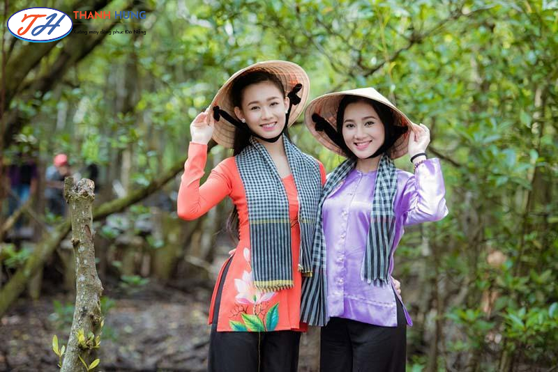 Phụ kiện áo bà ba gồm có khăn và nón